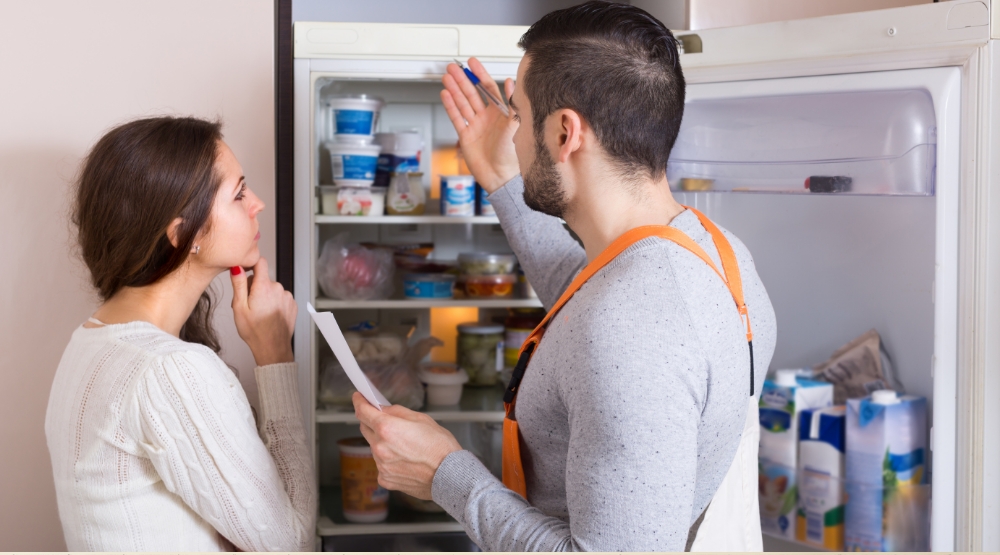 tech and woman discussing fridge